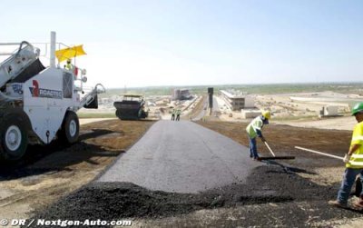 Austin&nbsp;: la première couche d’asphalte est posée