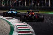 Les deux Red Bull ont bataillé dans le peloton, Verstappen ravi de son rythme