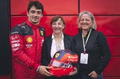 Villeneuve backtracks over Leclerc helmet