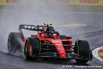 Belgique, EL&nbsp;: Sainz en tête devant les McLaren F1 sous la pluie