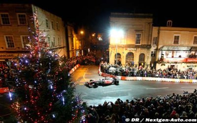 Button fait rugir sa McLaren chez lui à Frome