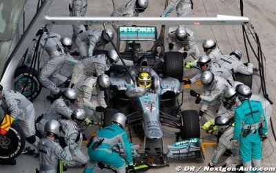 Mercedes and Ferrari both claim pitstop record