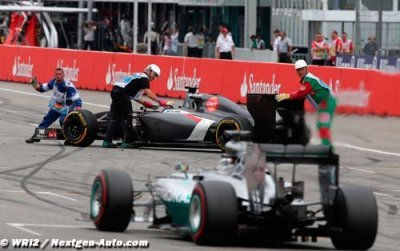 Hamilton s’attendait à voir la safety car... et ironise