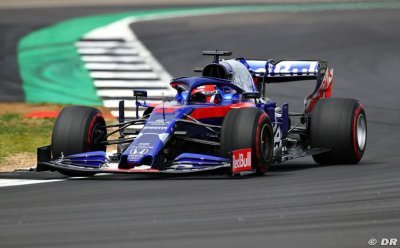Kvyat hoping fatherhood can wait until after race