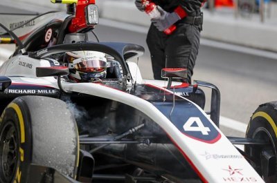 Sochi, Race 1: De Vries storms to Championship title with Feature Race victory