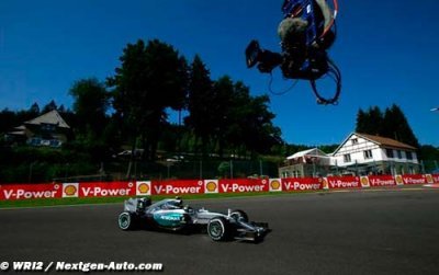 Spa, FP2: Rosberg fastest despite dramatic tyre failure