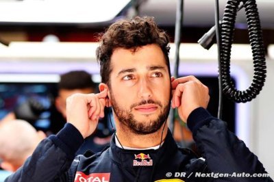 Ricciardo says contractual situation ’open’