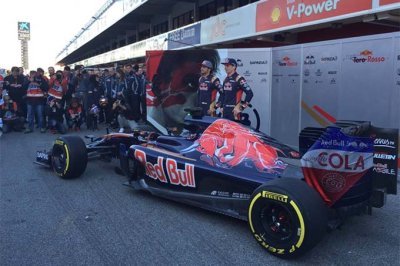 Toro Rosso présente sa STR11 avec sa livrée définitive