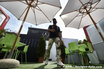 Mercedes F1 s’amuse du contrat toujours non signé avec Hamilton