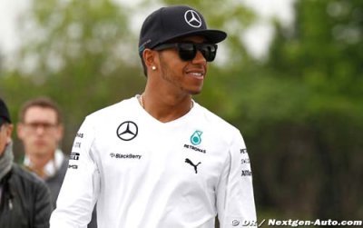 Mercedes ’already negotiating’ with Hamilton