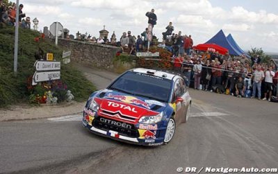 Dominant Loeb closes on seventh world crown