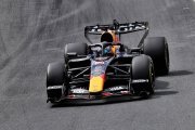 Verstappen n'est 'pas où il voudrait être' en 7e place, Lawson est 'heureux' d'être 8e