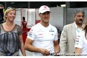 Schumacher with injured knee in India
