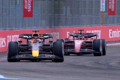 Verstappen est heureux d’avoir ’survécu’ aux attaques de Leclerc