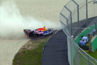 ’Je n’ai jamais vécu ça’&nbsp;: Verstappen perplexe après son crash en qualifications