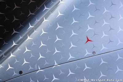 Mercedes conservera ’l’étoile rouge’ en hommage à Niki Lauda