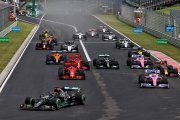 Hamilton brave la pluie au départ et gagne sans concurrence en Hongrie