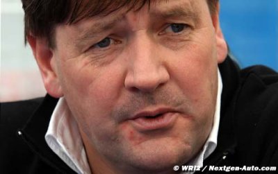 Hembery defends Pirelli amid tyre criticisms