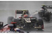 Free 1: Romain Grosjean fastest in extremely wet first practice
