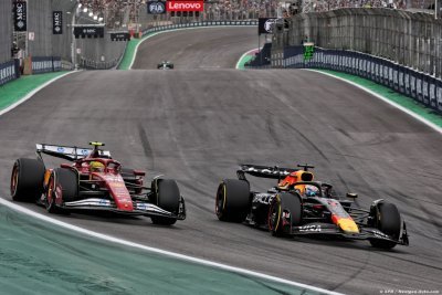 ’Je n’aime pas voir ça’&nbsp;: Verstappen s’exprime sur la saison d’Hamilton