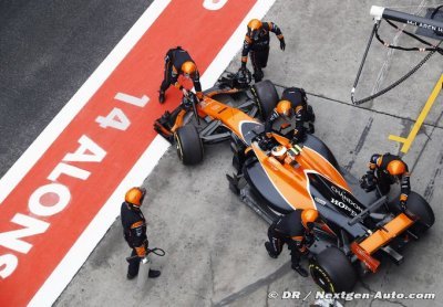 Vandoorne&nbsp;: la McLaren est plus rapide que la Williams en courbe