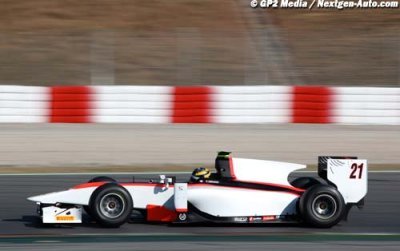 Tom Dillmann holds off Razia for maiden GP2 victory
