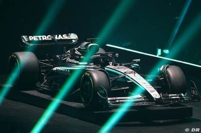 Mercedes denies deal with Ineos ’close to splitting’