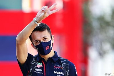 Albon botte en touche les critiques de Lewis Hamilton