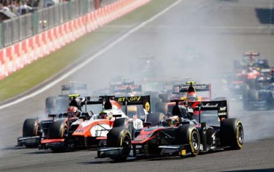 Spa, Course 1&nbsp;: Gros crash de De Jong, Vandoorne gagne