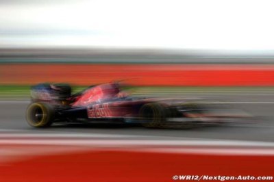 Kvyat not willing to predict Toro Rosso seat