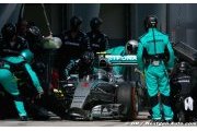Mercedes to change pitstop philosophy - Lauda
