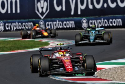 Prost défend Hamilton face aux difficultés de la vie chez Ferrari