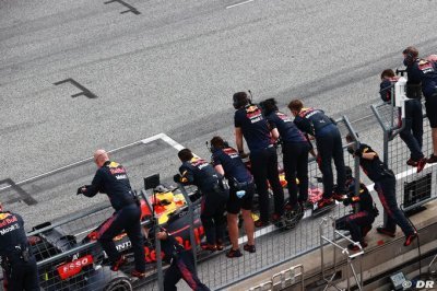 Verstappen plaisante sur son burnout réprimandé par la FIA