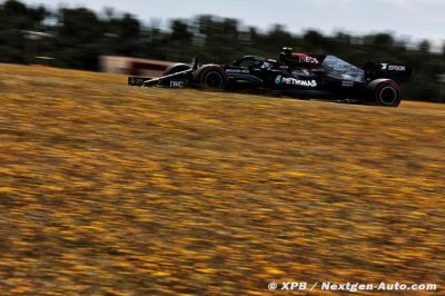 Wolff ’happy’ to consider 2022 Mercedes lineup