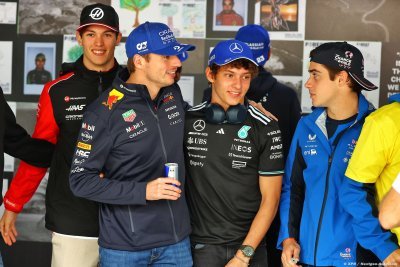 ’Les vrais talents bruts’&nbsp;: Verstappen distingue deux rookies en F1