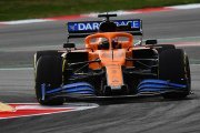 Vidéo - La McLaren MCL35 en piste à Barcelone