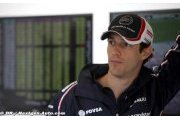 Senna accepts trophy amid F1 exit rumours