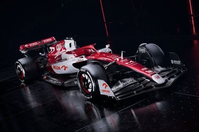 Alfa Romeo F1 présente officiellement sa C42 et sa livrée