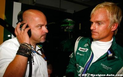 Mike Gascoyne tacle Heikki Kovalainen