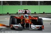 Alonso flashes to Singapore pole