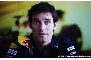 Webber shakes hands with Kovalainen after crash