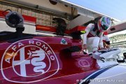 Giovinazzi keeping eye on Sauber seat