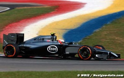 McLaren running ’Esso’ branding at Sepang