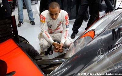 Hamilton retourne sa veste