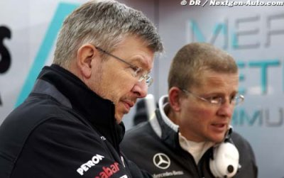 Brawn to sell rest of F1 team to Mercedes