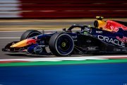Hadjar au volant de la RB22 lors d'un filming day à Silverstone