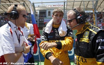 Petrov will demonstrate a three-seater Renault F1 in Moscow