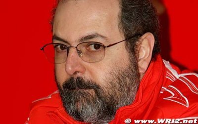 Report - Gilles Simon working on F1 engine for Honda