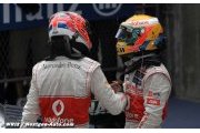 Hamilton slams teammate Button on Twitter