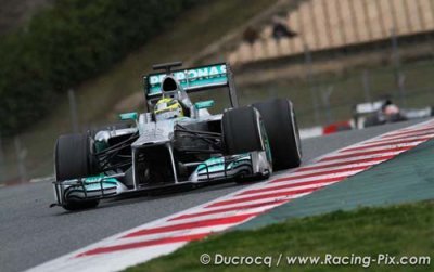 Mercedes to reveal ’more silver’ livery in Spain